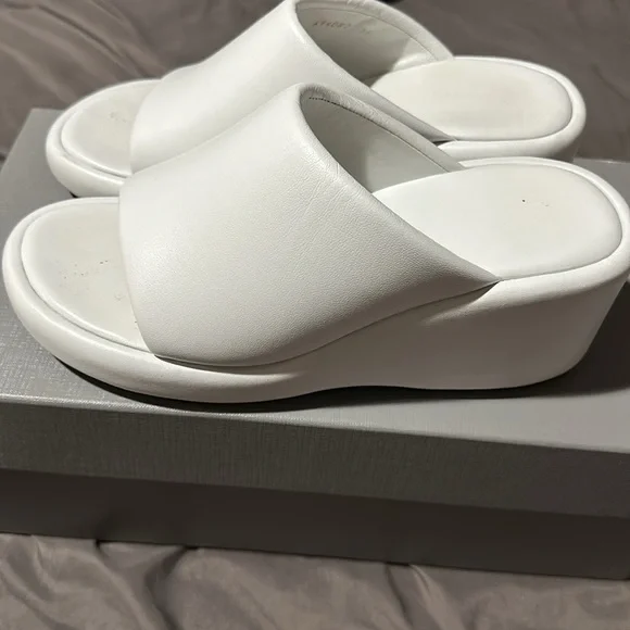 Authentic Balenciaga Leather platform sandal - Picture 5 of 8